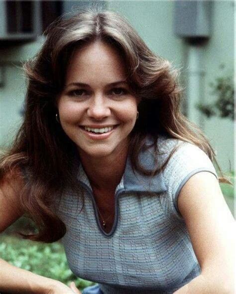 sally field bikini|40 Vintage Photos of a Young and Beautiful Sally Field From Between。